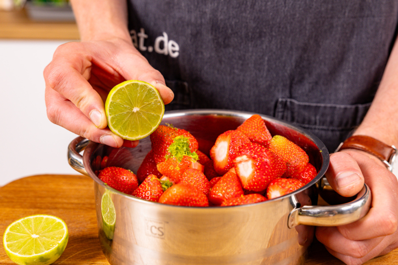 Limettensaft pressen