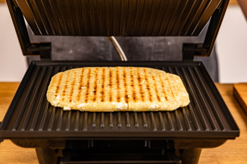 Fetabrot ohne Backpapier im Kontaktgrill