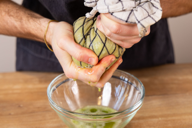 Zucchini ausdruecken.