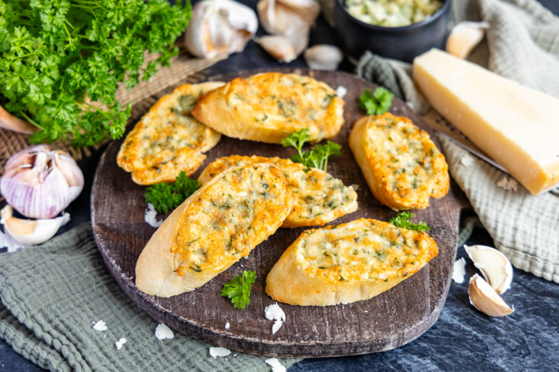 Geröstetes Knoblauchbrot aus dem Airfryer