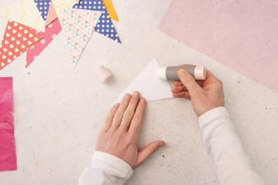 Tonpapier kleben