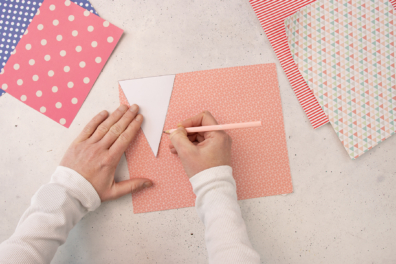 Schultüten Vorlage auf Tonpapier übertragen