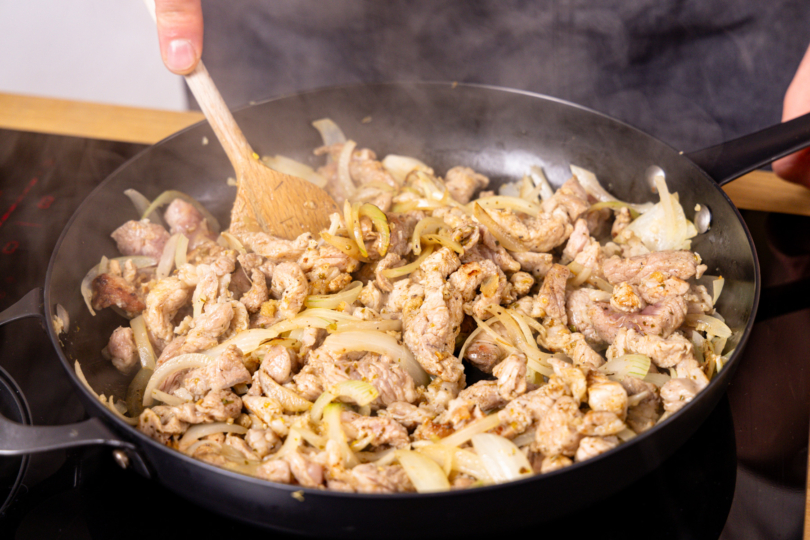 Fleisch in der Pfanne anbraten