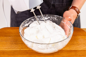 Eiweiß zu Eischnee aufschlagen