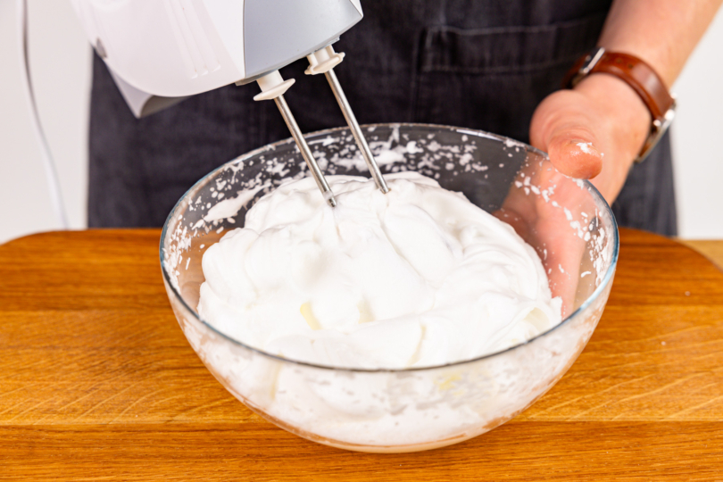 Eiweiß zu Eischnee aufschlagen