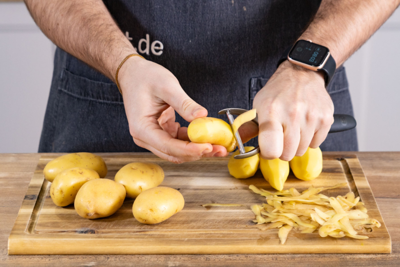 Kartoffeln schälen