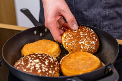 Burger Buns innen anrösten