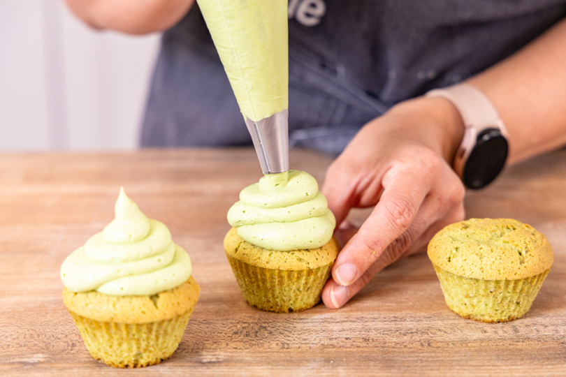 Matcha Cupcakes verzieren