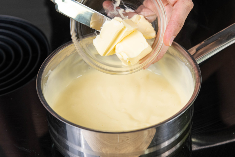 Butter in den Pudding geben