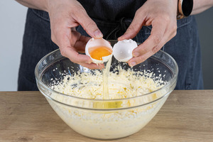 Eier dazugeben