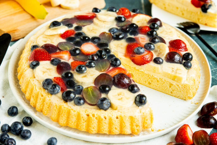 Obsttorte mit Vanillepudding nah