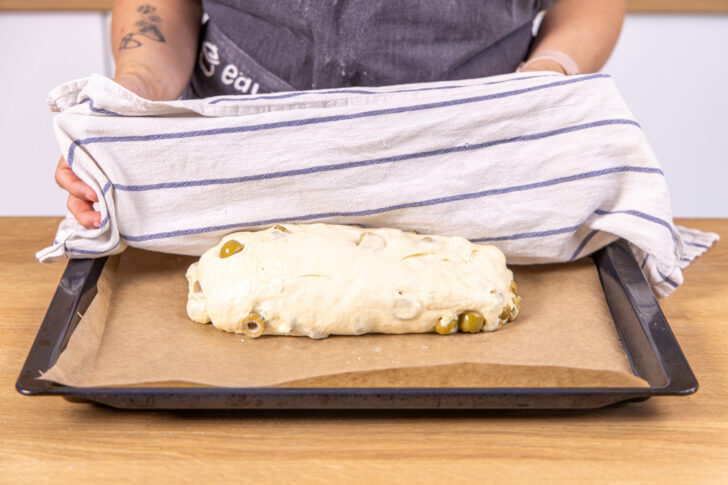 Olivenbrot erneut gehen lassen