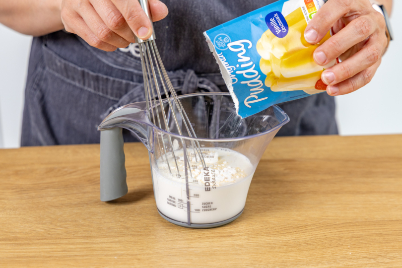 Puddingpulver anrühren