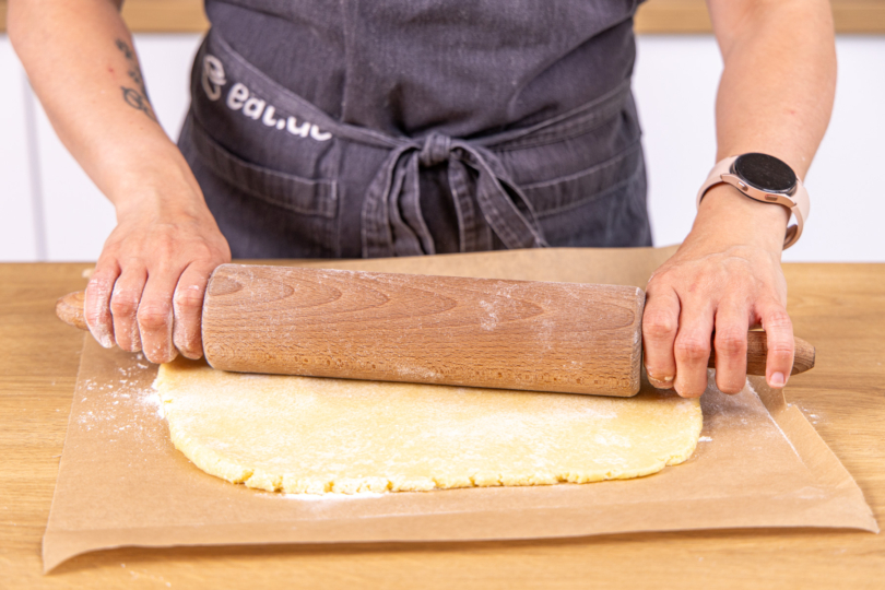 Mürbeteig ausrollen