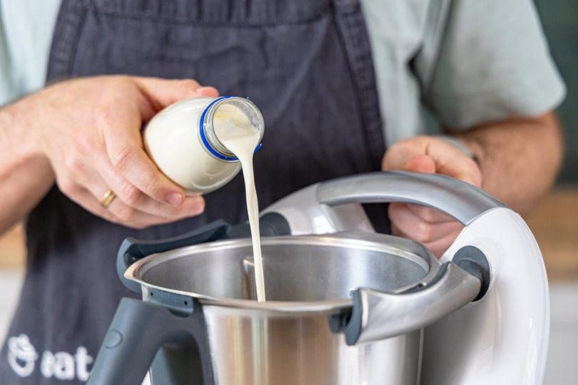 Sahne in Thermomix gießen