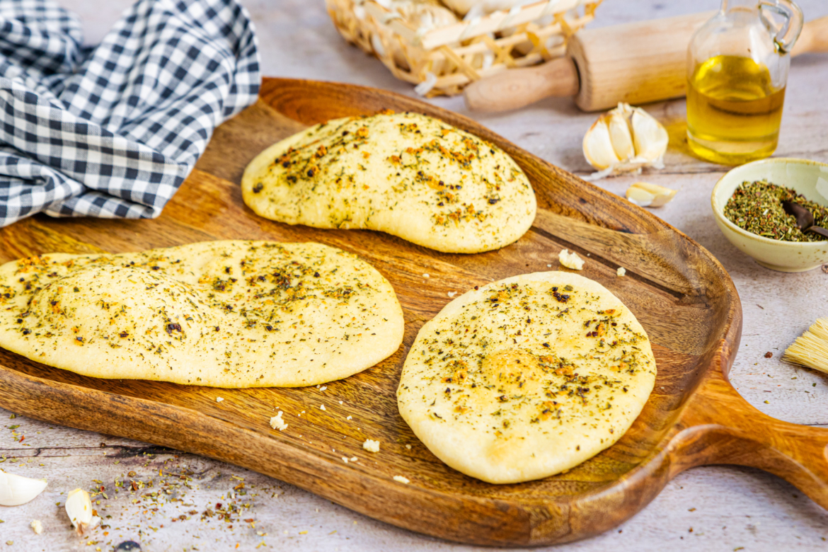 Pizzabrot mit Knoblauch und Kräutern