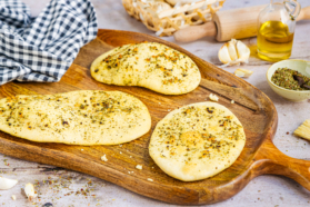 Pizzabrot mit Knoblauch und Kräutern