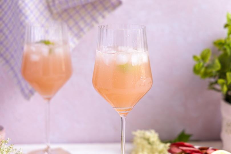 Rhabarber-Holunder-Spritz