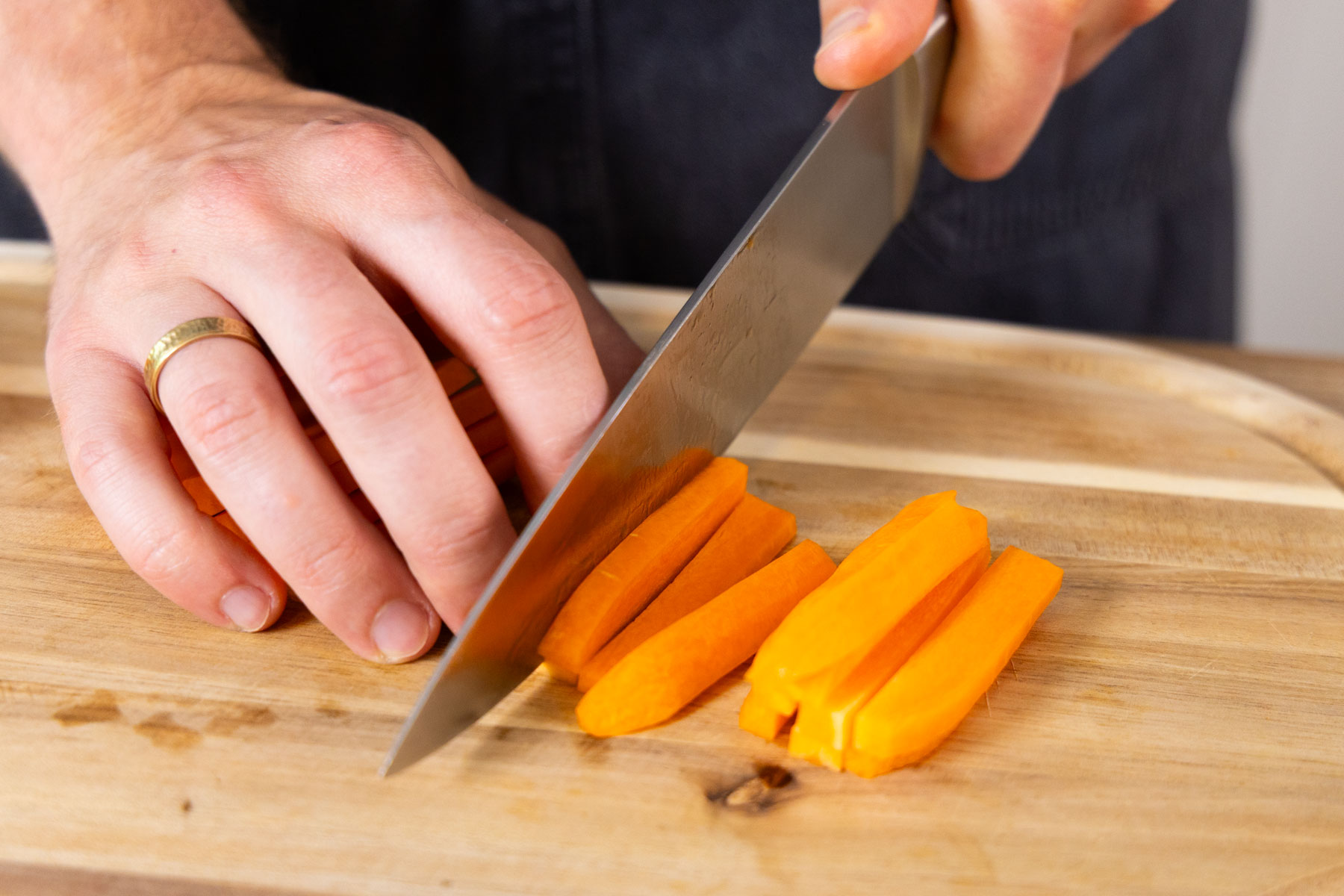 Gebratenes Seeteufel-Filet auf Gemüsebett