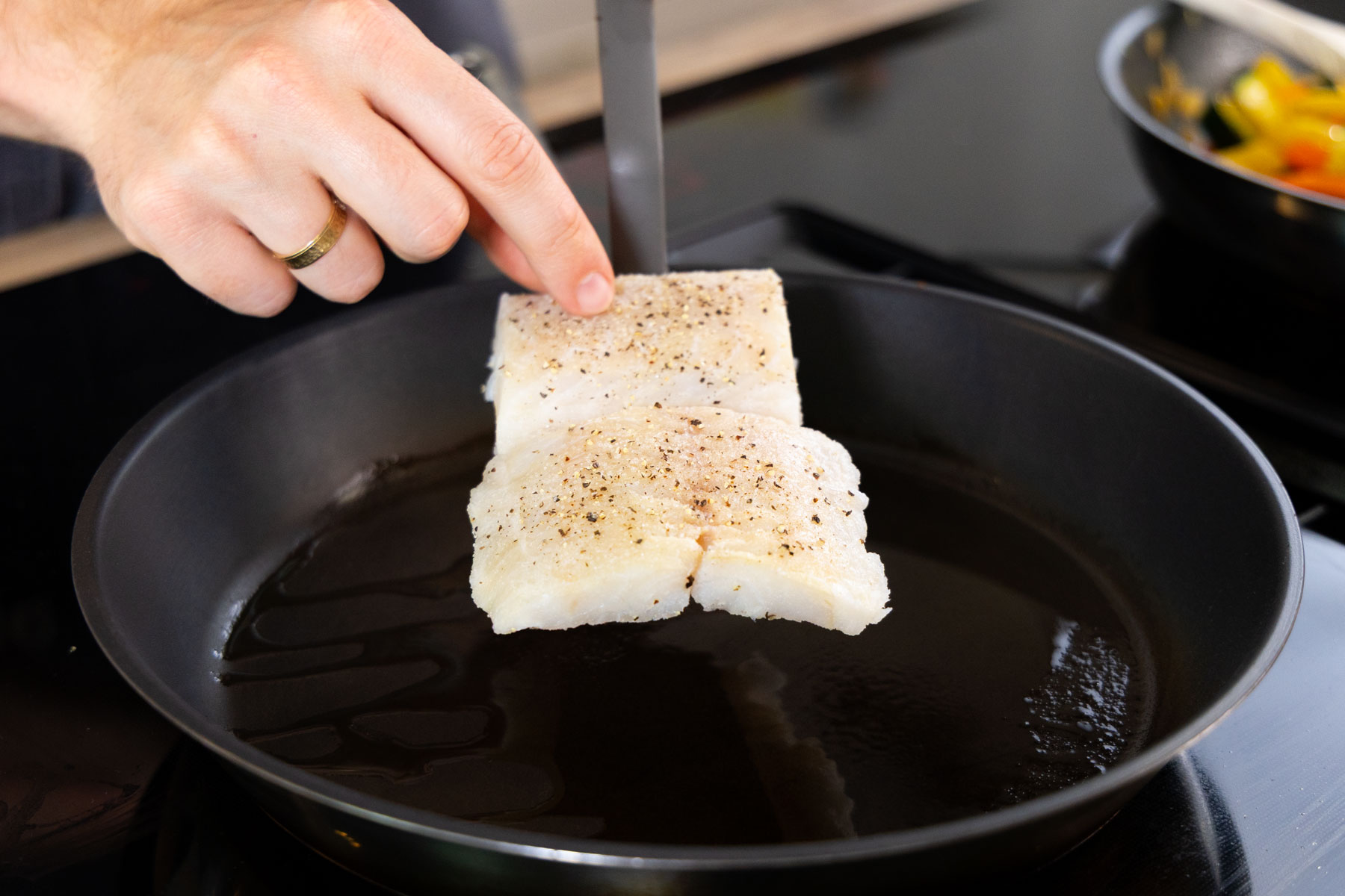 Gebratenes Seeteufel-Filet auf Gemüsebett