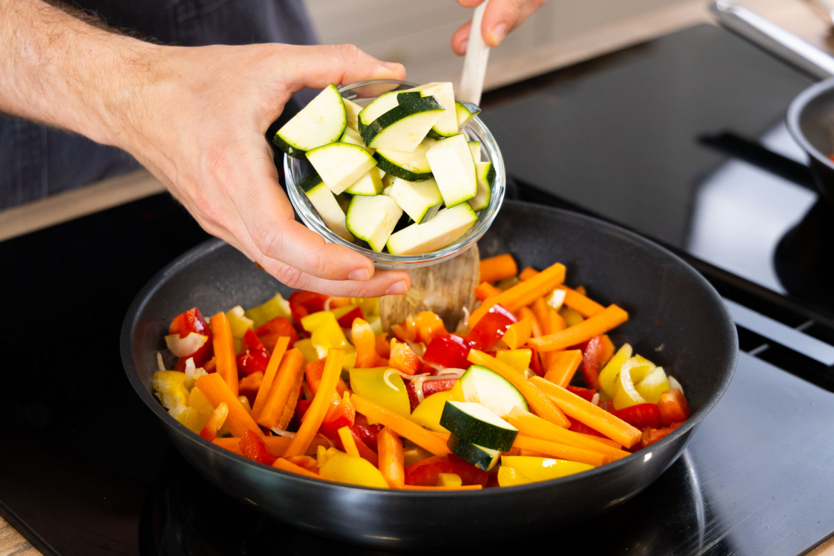 Gebratenes Seeteufel-Filet auf Gemüsebett