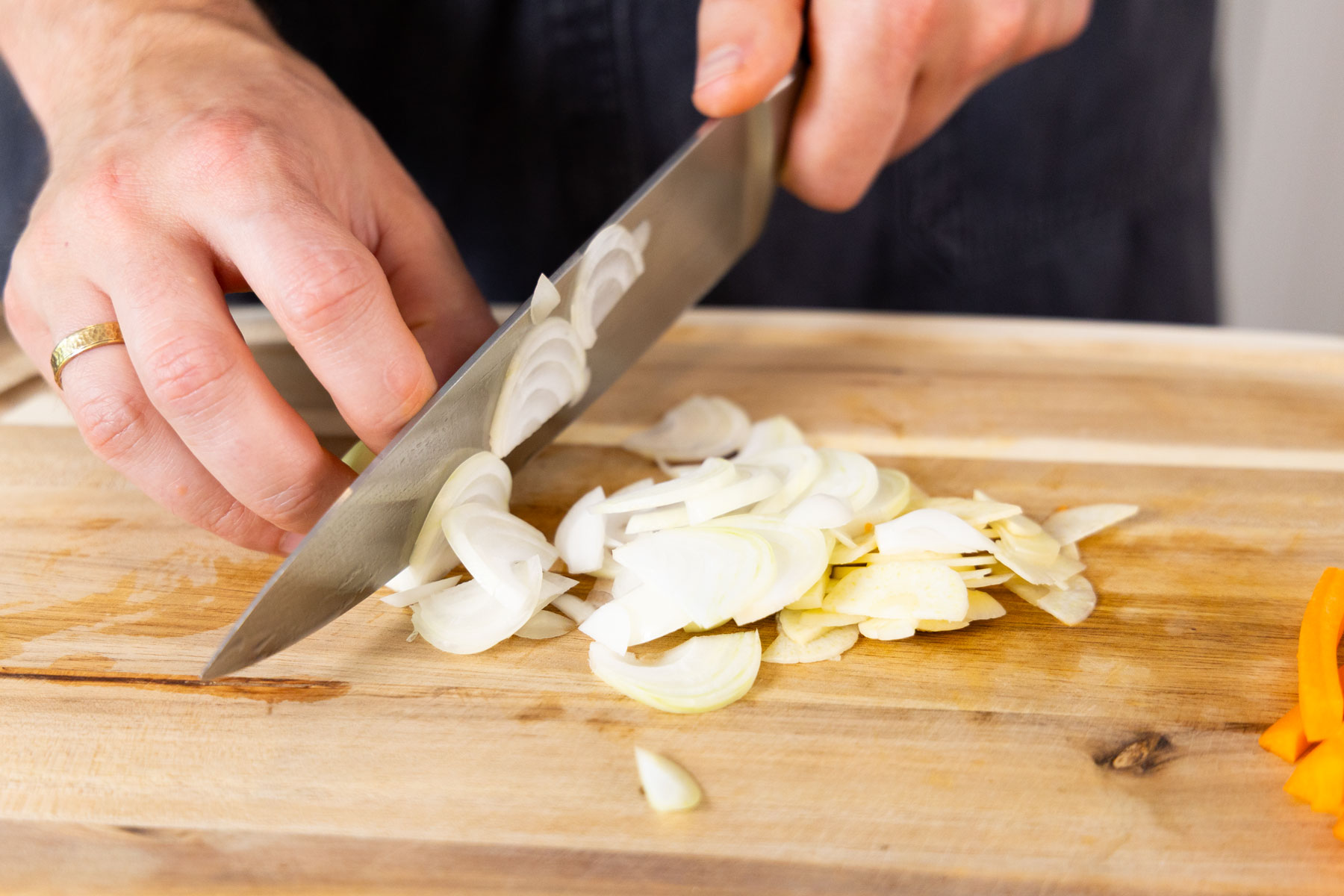 Gebratenes Seeteufel-Filet auf Gemüsebett