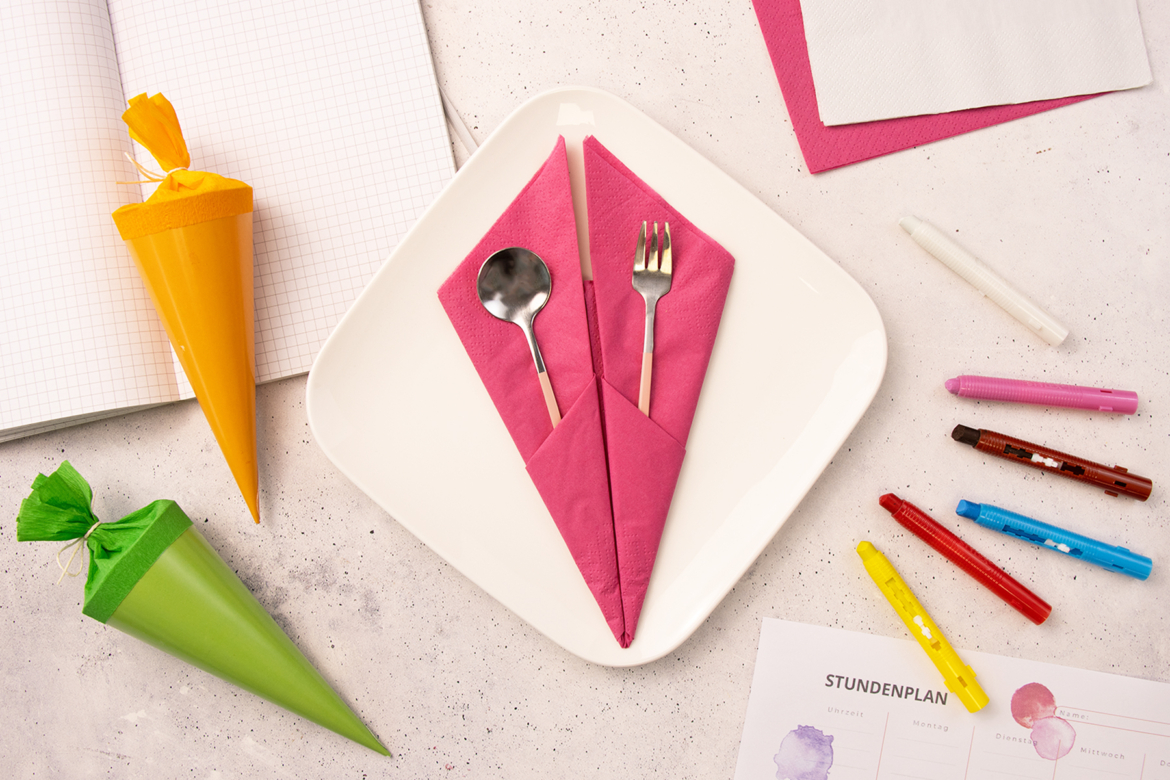 Serviette als Zuckertüte falten - Tischdeko zum Schulanfang
