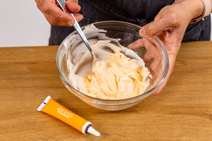 Creme gelb färben