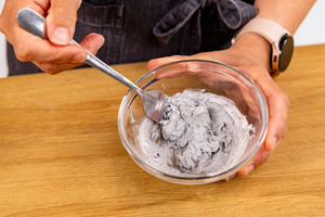 Creme grau färben