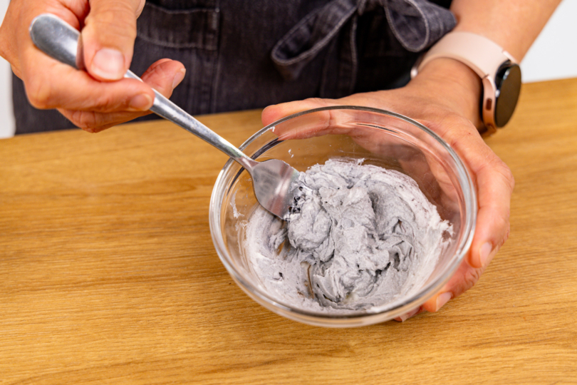 Creme grau färben