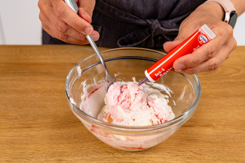Creme rot färben