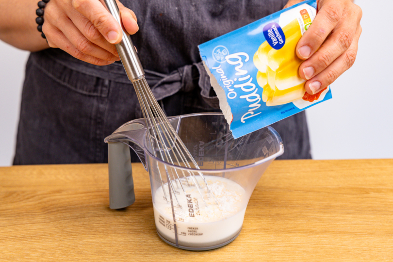 Puddingpulver anrühren