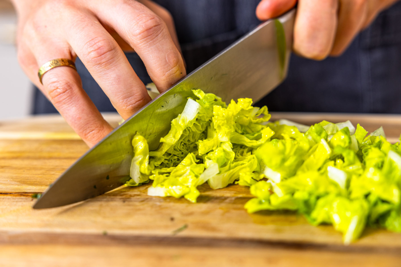Salat schneiden