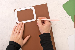 Vorlage für eine Rahmen auf Tonpapier übertragen
