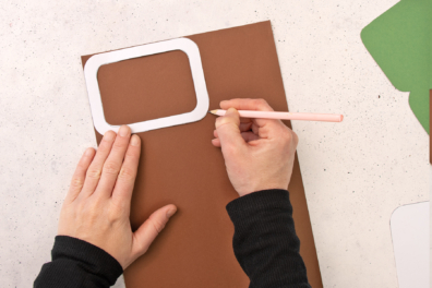 Vorlage für eine Rahmen auf Tonpapier übertragen
