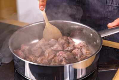 Fleisch anbraten