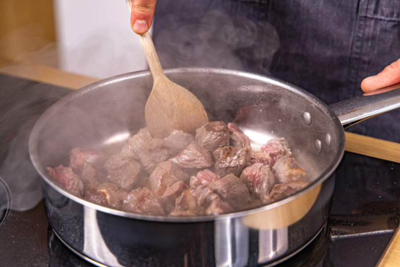 Fleisch anbraten