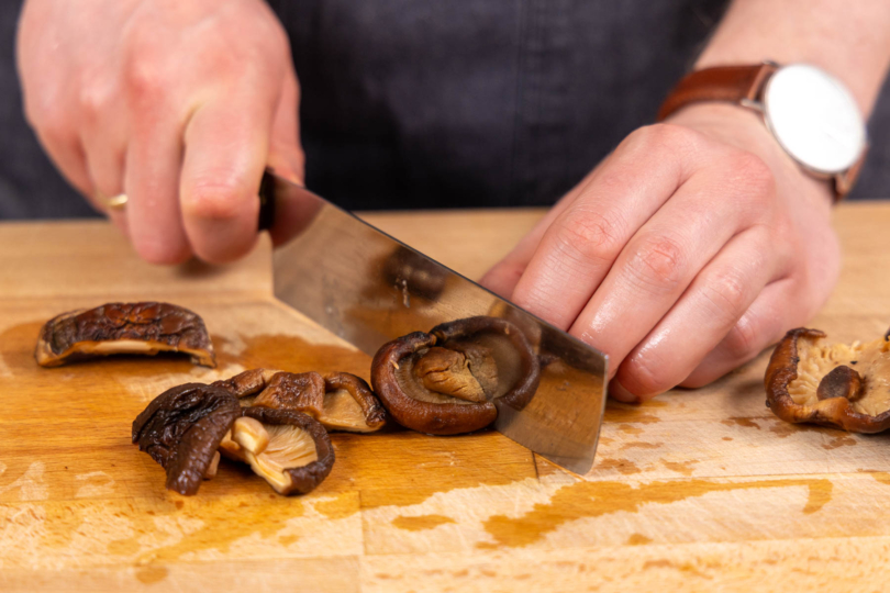 Shiitake schneiden