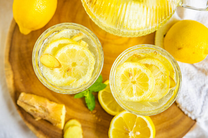 Zitronen-Ingwer-Limonade frisch zubereitet