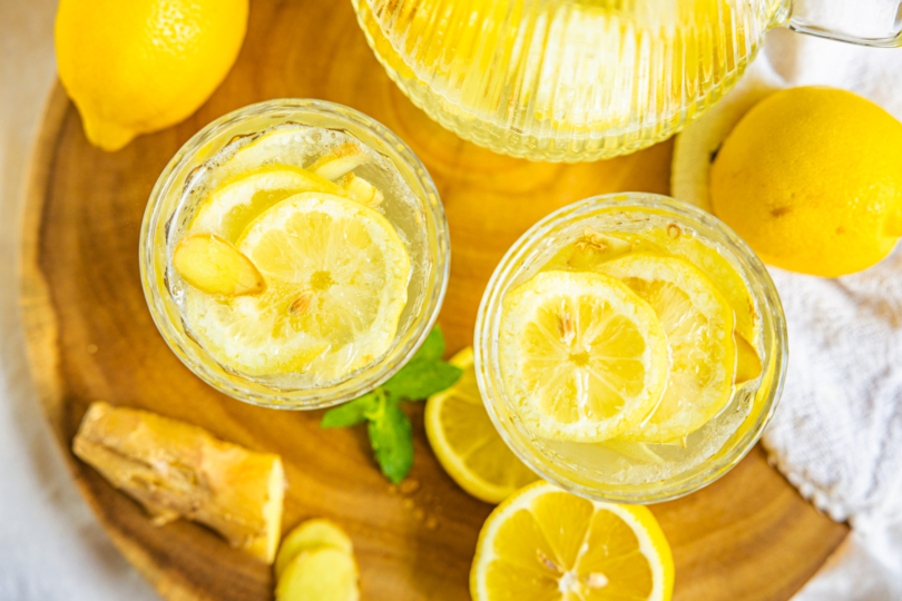 Zitronen-Ingwer-Limonade frisch zubereitet