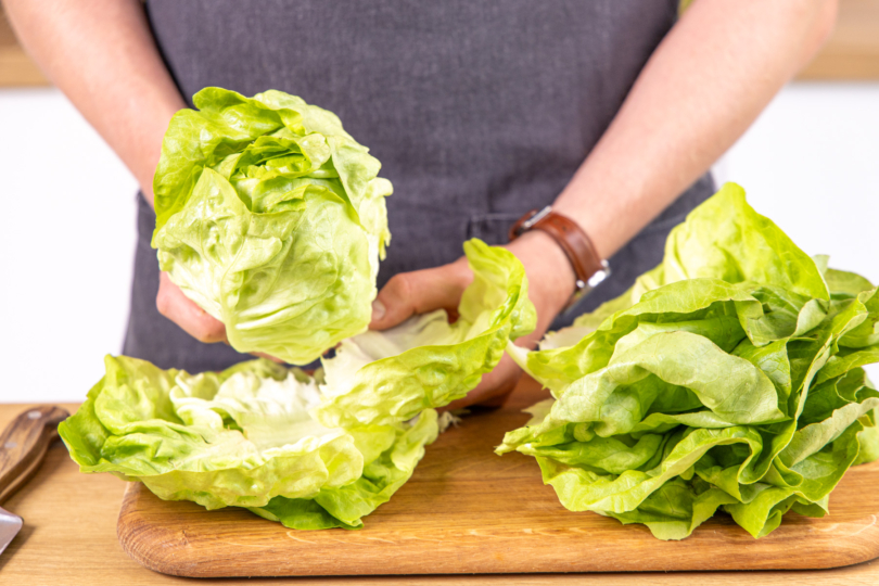 Salatblätter ablösen