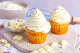Buttercreme mit weißer Schokolade Cupcake