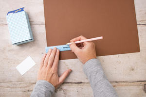 Abmessen mit Lineal und Bleistift