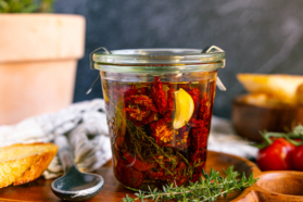 Getrocknete Tomaten einlegen