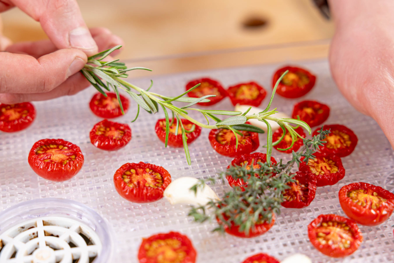 Kräuter und Knoblauch ebefalls trocknen