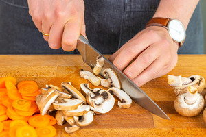 Champignons schneiden