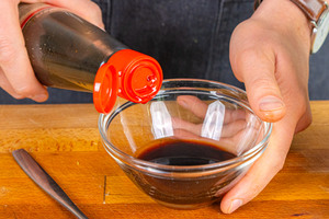 Sojasauce dazugeben
