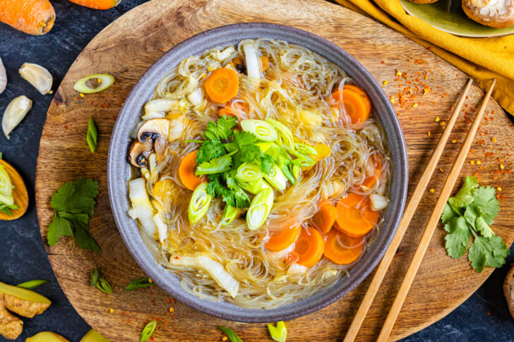 Glasnudelsuppe frisch zubereitet