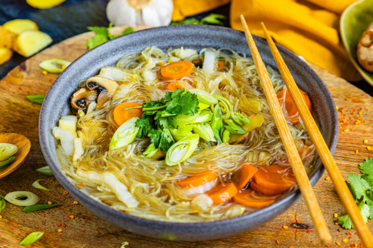 Glasnudelsuppe mit Koriander