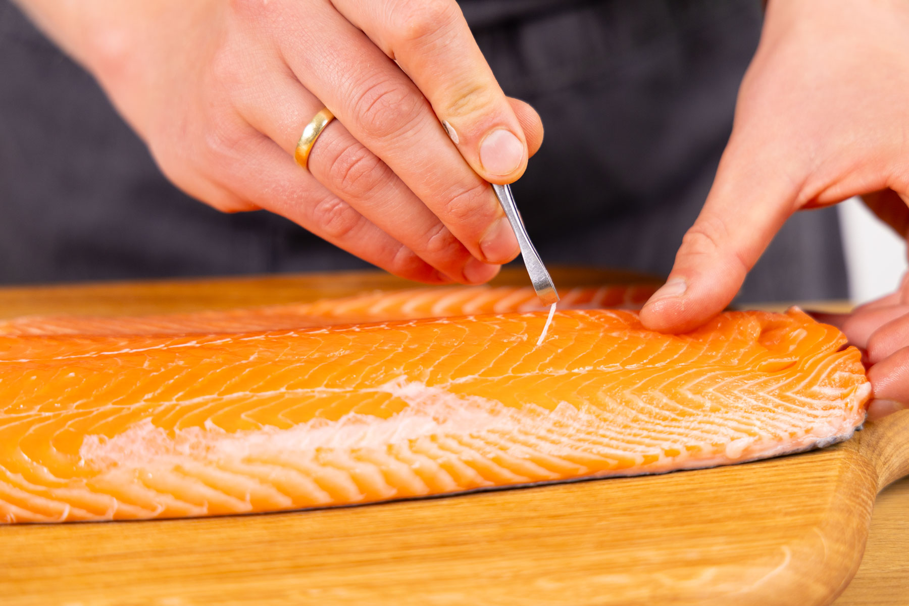 Graved Lachs mit klassischer Honig-Senf-Sauce Graved Lachs mit klassischer Honig-Senf-Sauce